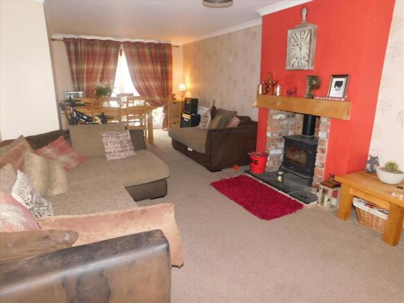 LOUNGE/DINING ROOM