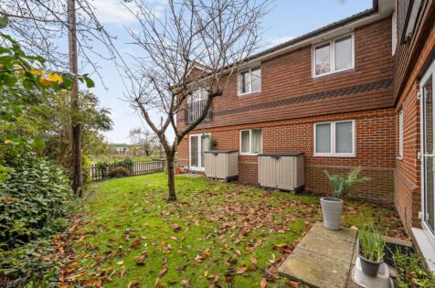 Guildford Road, Ash, Surrey, GU12