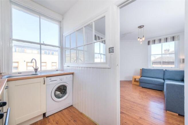 Kitchen / Lounge