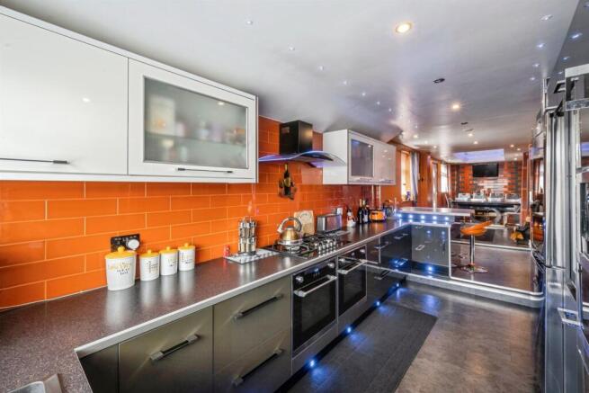 3 bed Semi-Detached for sale Image 7