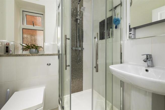 Downstairs shower room STEV4087.jpg