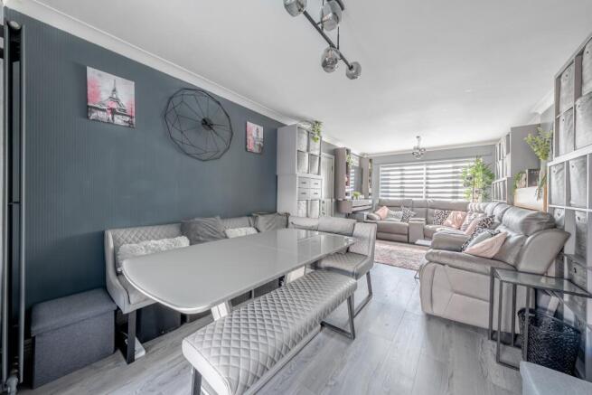 4 bed Semi-Detached for sale Image 4