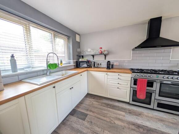 3 bed Semi-Detached for sale Image 7
