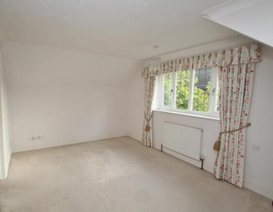 Master Bedroom (a).JPG