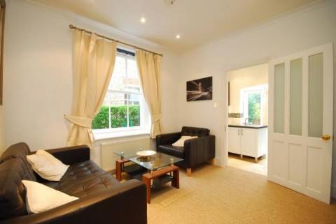 living room_renamed_26733.jpg