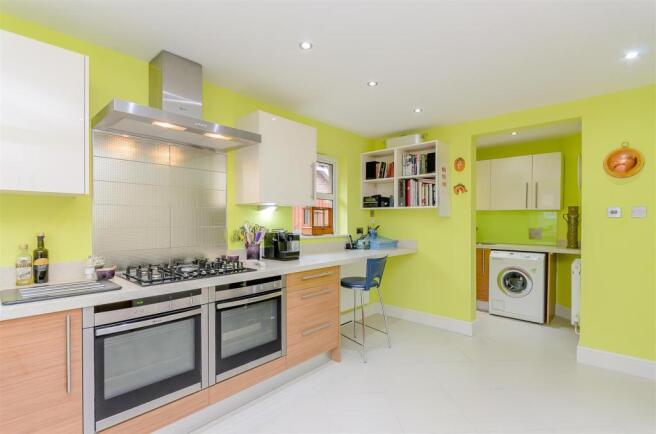 8338732-interior15.jpg