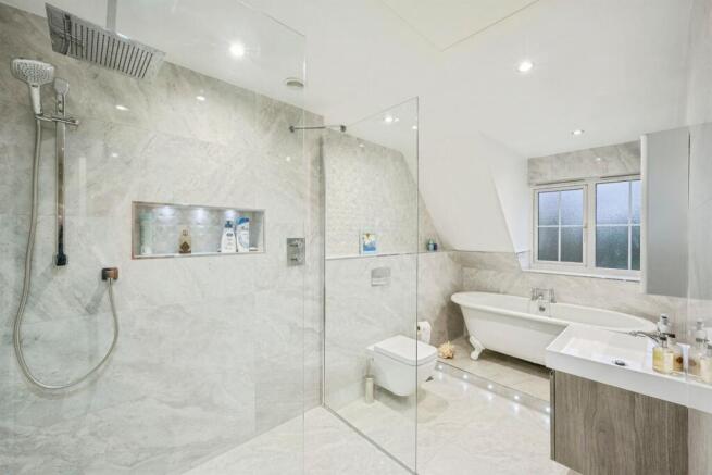 4 bed Detached for sale Image 4