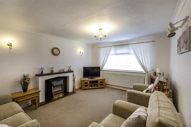 16 Birkdale Grove, Retford, Nottinghamshire DN22 7DS photo 3