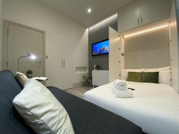 C2C77630-24D7-4957-8657-2BD44BBAFD3F_1764078463103