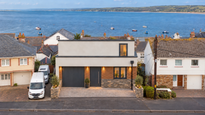 Seaside House Overlooking the Bay