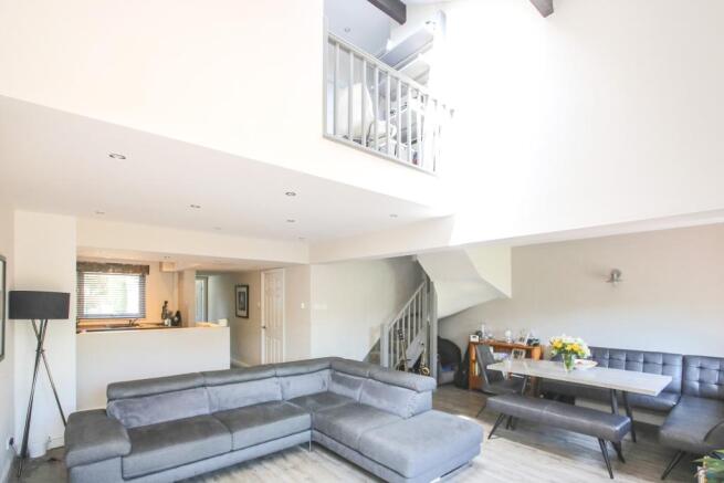 Lounge/Dining Room