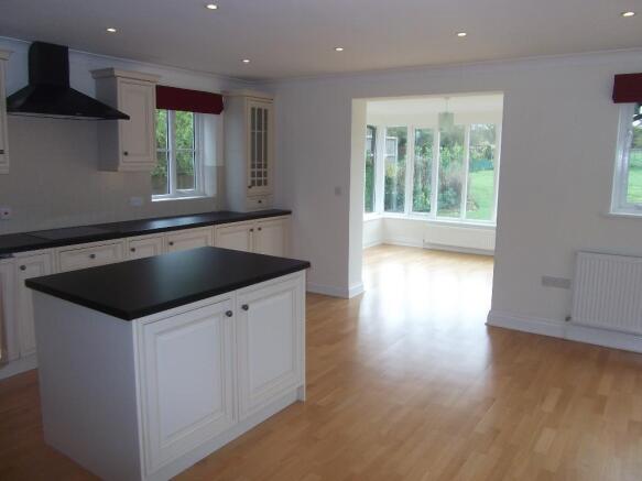 KITCHEN/BREAKFAST RO