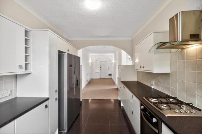 3 bed Apartment for sale Image 5