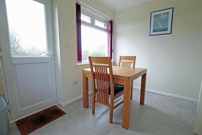 KITCHEN / BREAKFAST ROOM