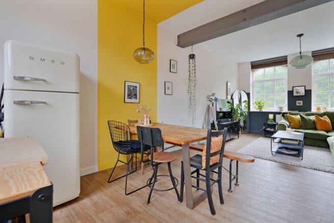 2 bed Flat for sale Image 11