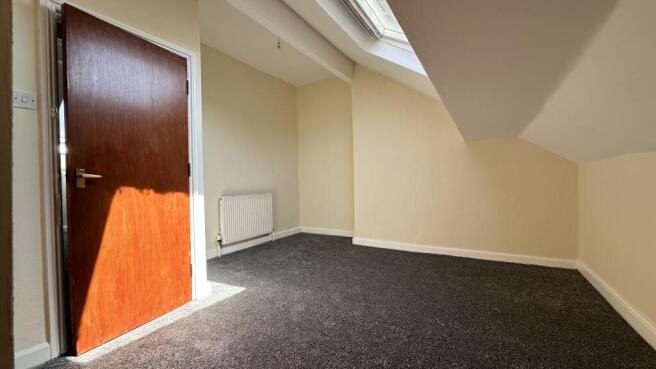 4 bed Terraced to rent Image 11