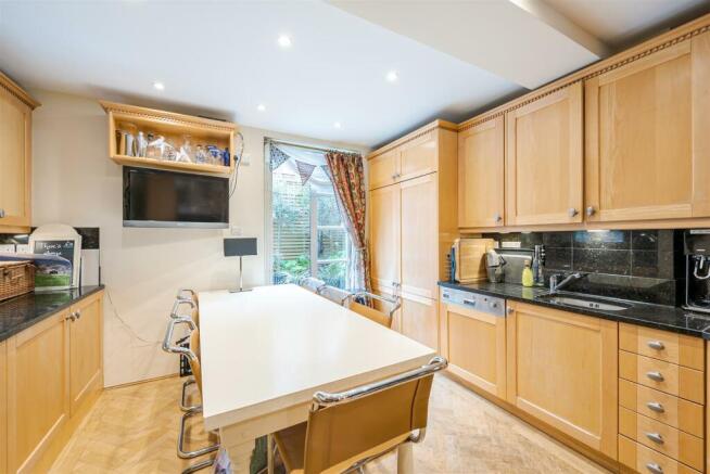 Bina Gardens 7B-3.jpg