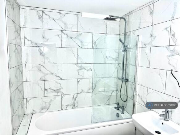 3 bed End of Terrace to rent Image 4