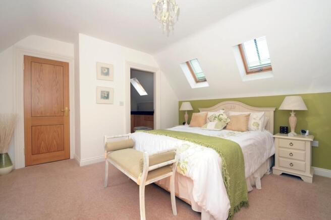 Bedroom With En Suite and Walk In Wardrobe