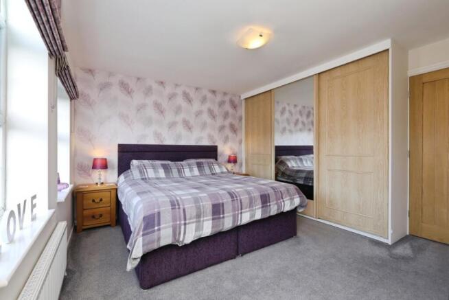 5 bed Detached for sale Image 12