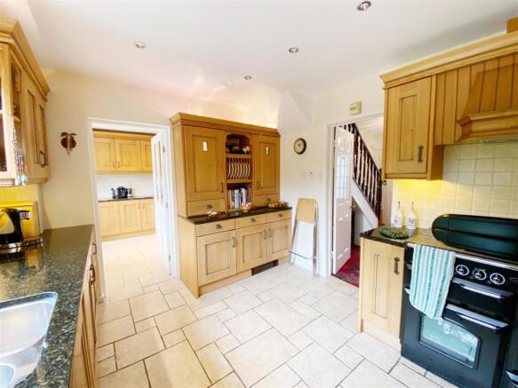 Kitchen pic 4.jpg
