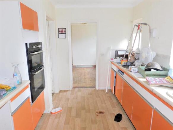 KITCHEN 1.JPG