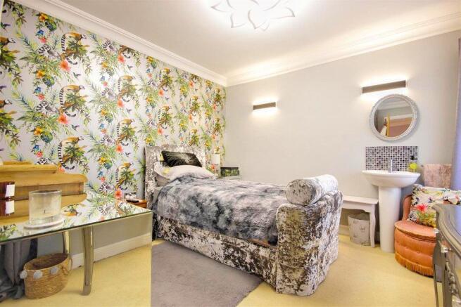 Bedroom 1_lzn.jpg