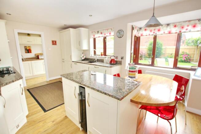 KITCHEN BREAKFAST ROOM