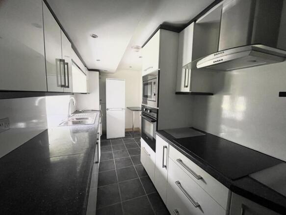 2 bed House to rent Image 4