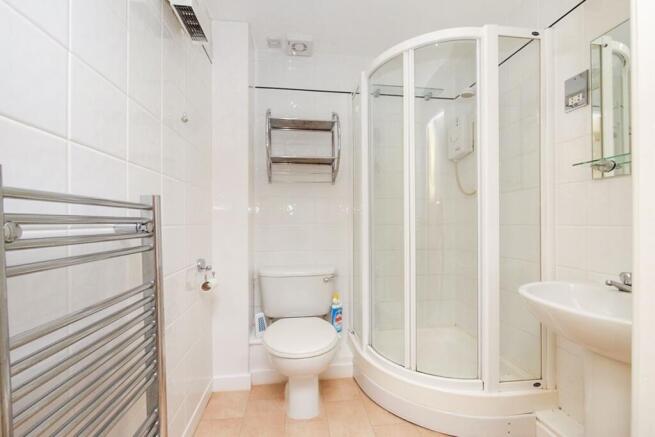 2 bed Apartment to rent Image 6
