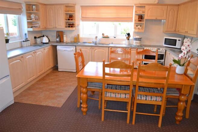 KITCHEN DINING ROOM