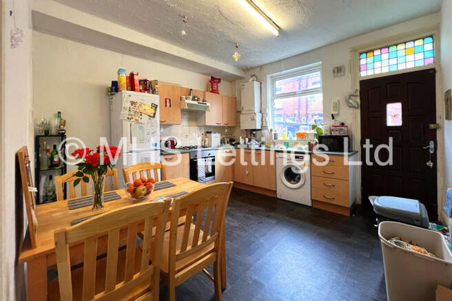 5 bed Terraced to rent Image 5