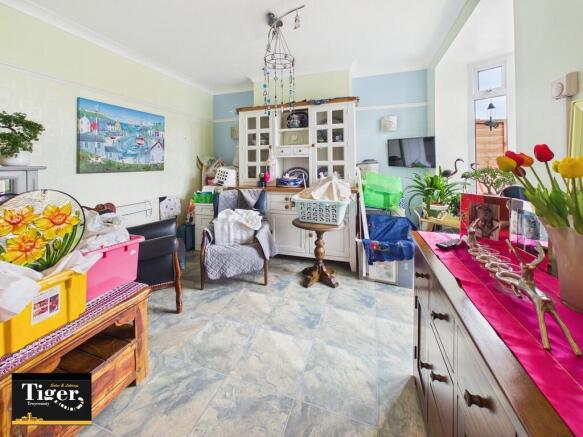 CAM02176G0-PR0819...