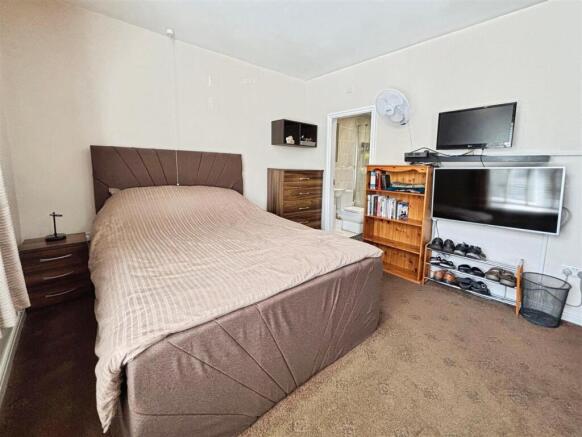 4 bed Terraced for sale Image 10