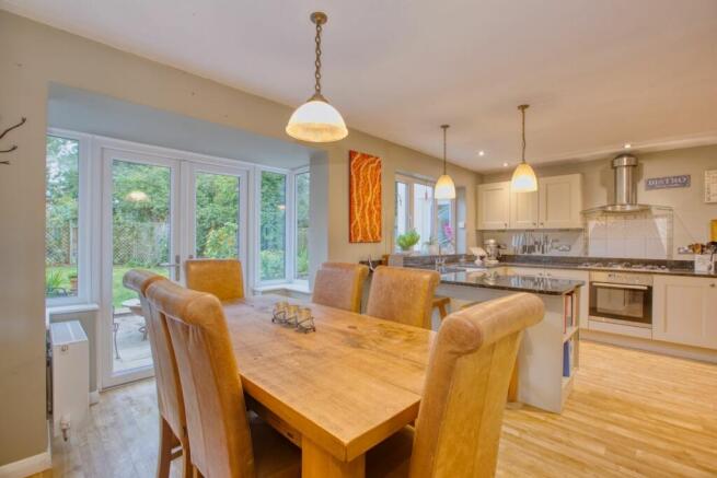 Open Kitchen Diner