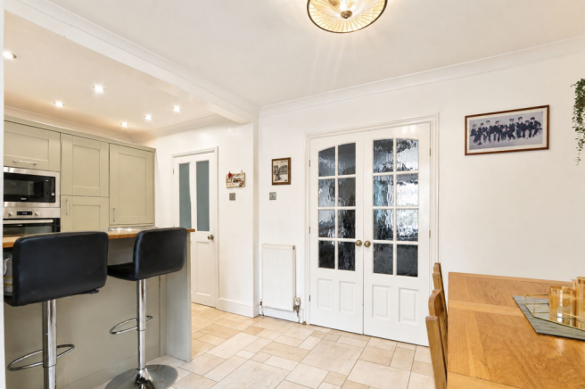4 bed Semi-Detached for sale Image 11