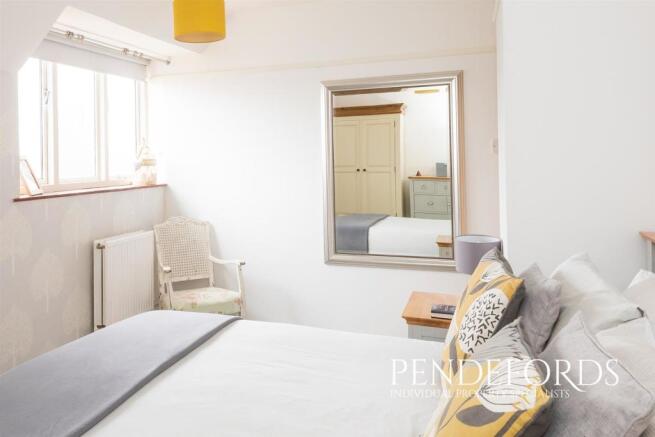 Bedroom 1 1.jpg