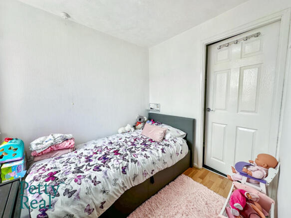 3 bed Terraced for sale Image 11