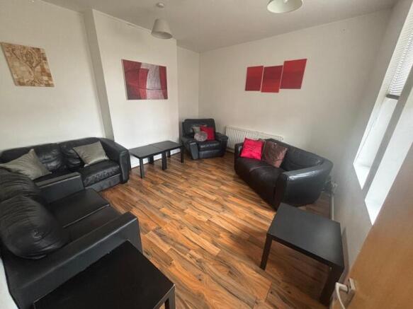6 bed Terraced to rent Image 3