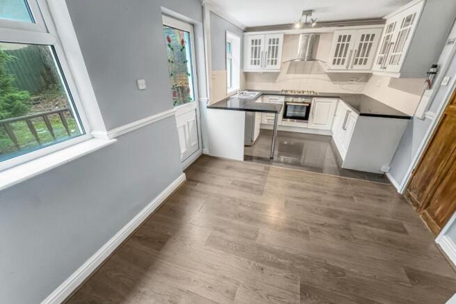 3 bed Terraced for sale Image 9