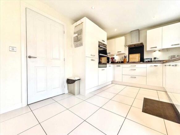 Sylvan Avenue, Kirkby In Ashfield photo 4