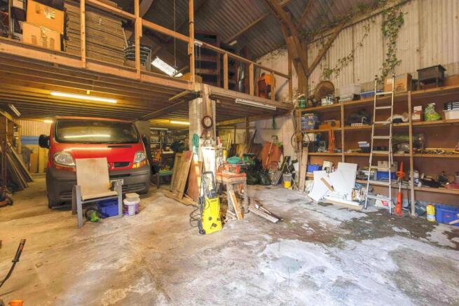 Huge Barn/Garage
