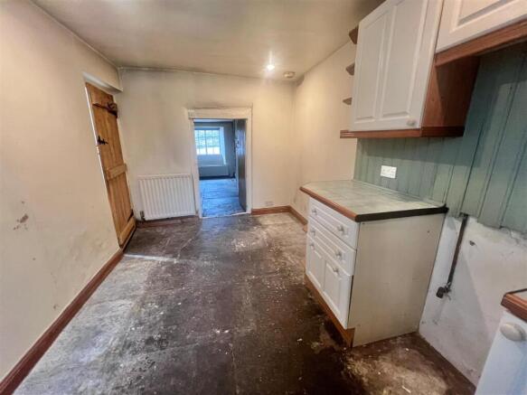 KITCHEN 2.jpg