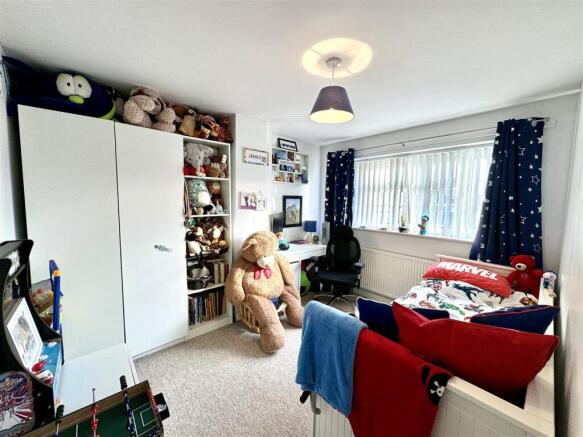 BEDROOM 2