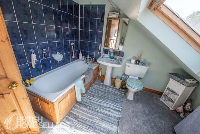 4 bed Semi-Detached for sale Image 11
