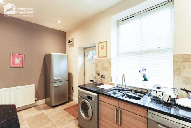 2 bed Ground Flat for sale Image 5