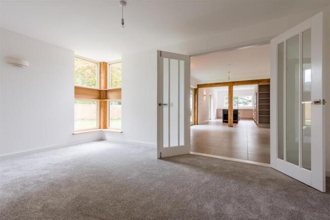 8313405-interior03.jpg