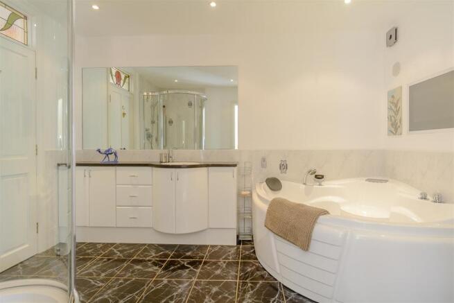 8332578-interior27.jpg