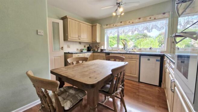 Castle Drive, NORTHBOROUGH, MARKET DEEPING photo 4