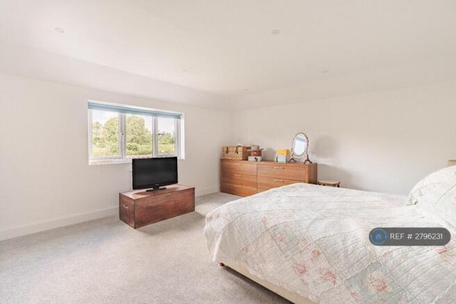 Main Bedroom (1st)